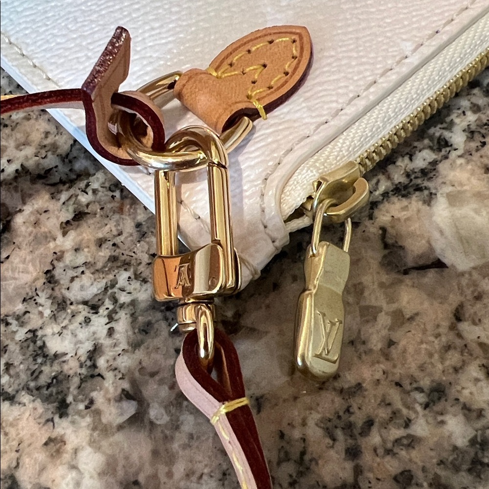 Louis Vuitton Monogram By The Pool Neverfull MM Pouchette - Picture 9 of 14